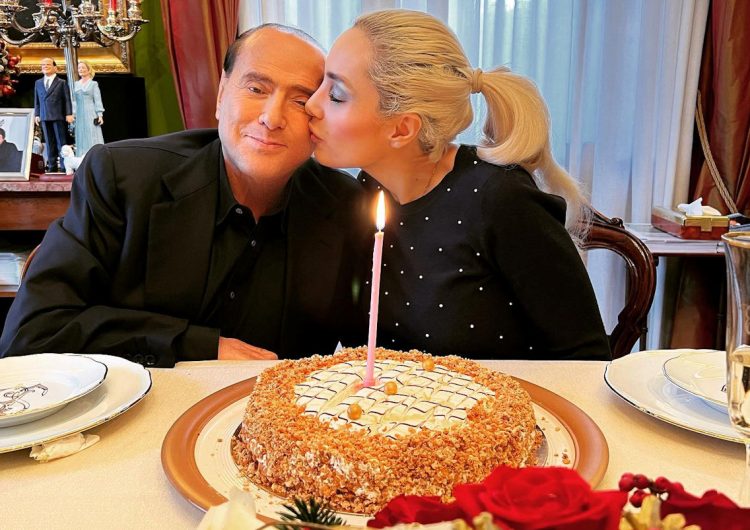 Berlusconi, attesa per testamento: voci di un regalino alla compagna Fascina, 100 milioni e due ville