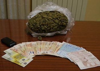 Vittoria, marijuana e 3 mila euro in contanti in casa: arrestato