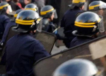 In Francia quinta notte di scontri, oltre 700 arresti