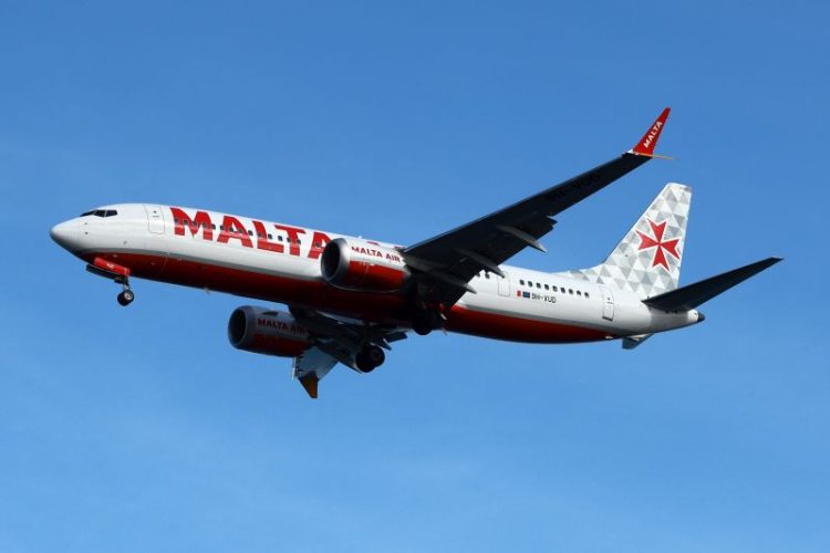 Tre passeggeri svenuti a bordo del volo Air Malta diretto a Roma