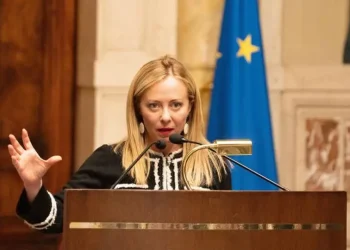 Meloni “Il salario minimo può creare problemi, apriamo il confronto”