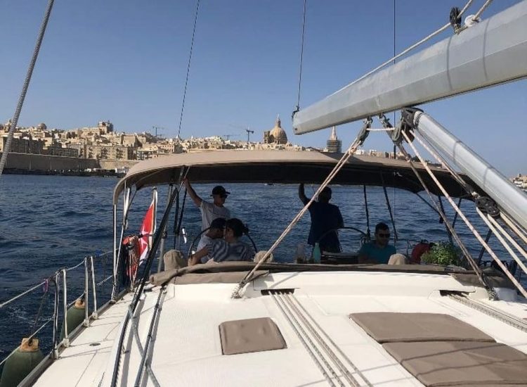 Ondata di caldo e interruzioni di corrente a Malta, disagi per i turisti