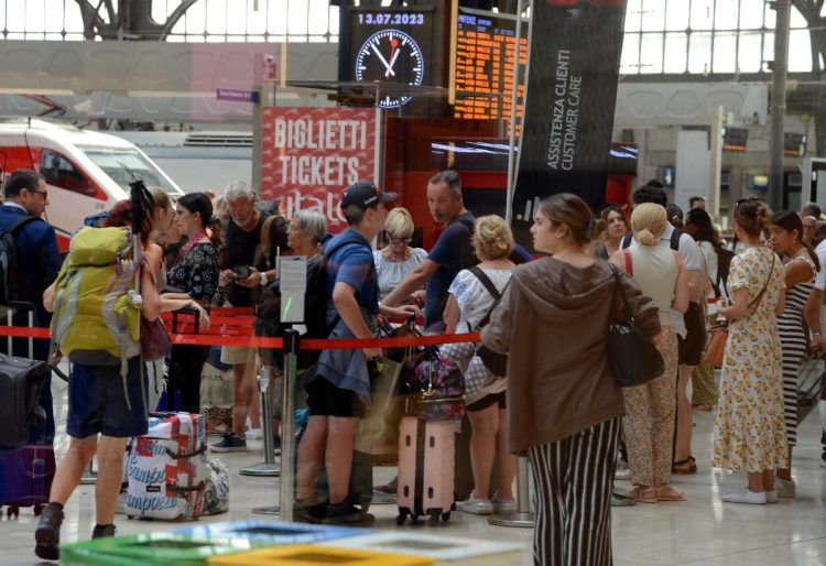 Sciopero dei ferrovieri dimezzato ma disagi in tutta Italia