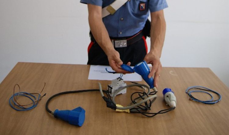 Furto di energia elettrica: arresti a Vittoria e Chiaramonte Gulfi