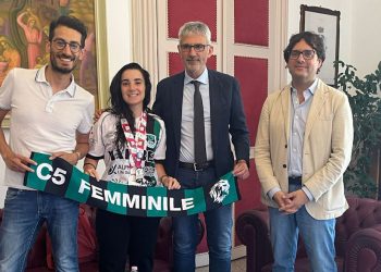 La calciatrice ragusana Chiara Pernazza al Comune di Ragusa