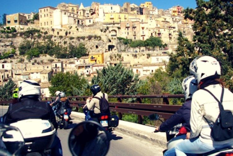 Ragusa, più stalli di sosta per i motociclisti