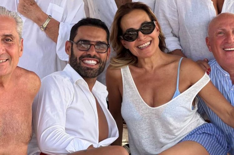 Barbara D'Urso in vacanza a Marzamemi