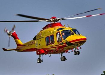 Bimbo di 6 anni travolto da auto: ricoverato in prognosi riservata