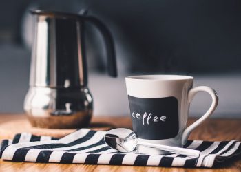 Bere caffè dopo i pasti fa bene o fa male?