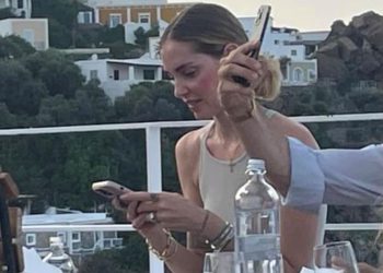 Chiara Ferragni in vacanza in Sicilia: aperitivo a Panarea
