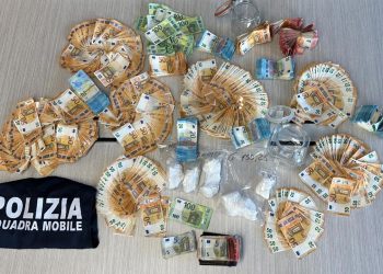 Nascondeva 75 mila euro e mezzo chilo di cocaina: arrestato