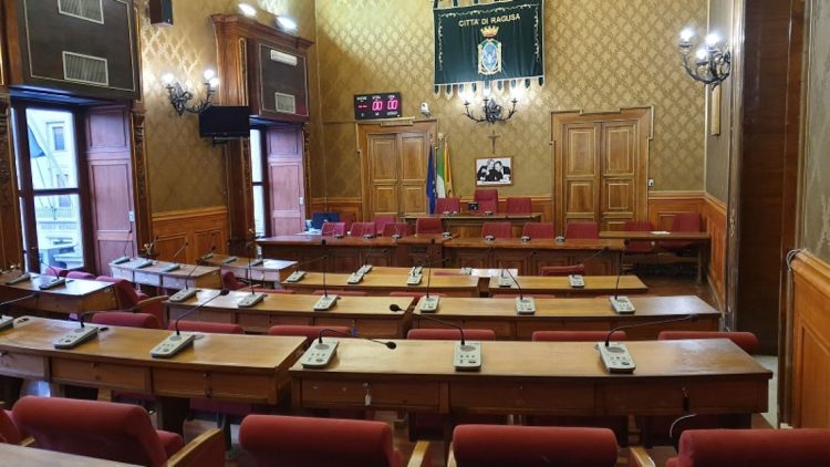 Ragusa, aumento indennità sindaco e statua di Pennavaria: due questioni che potrebbe infiammare i consigli comunali