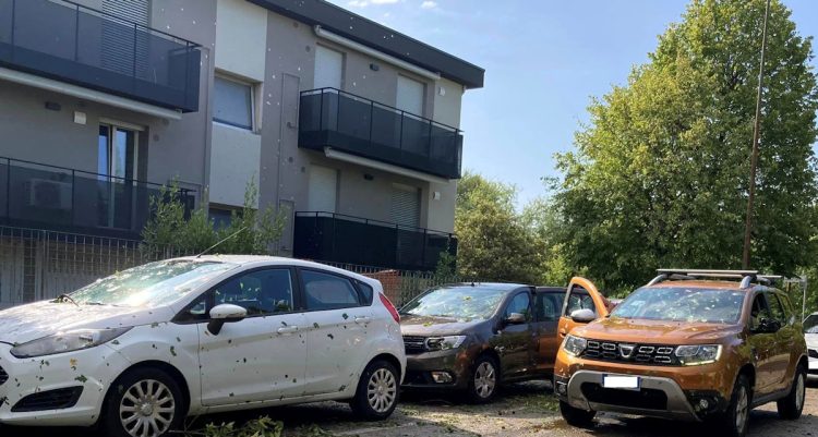 Forte maltempo nel Nord Italia, danni per violente grandinate: nuova allerta meteo arancione