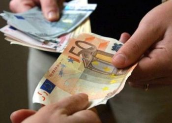 Vittoria, estorceva denaro ad una donna: arrestato