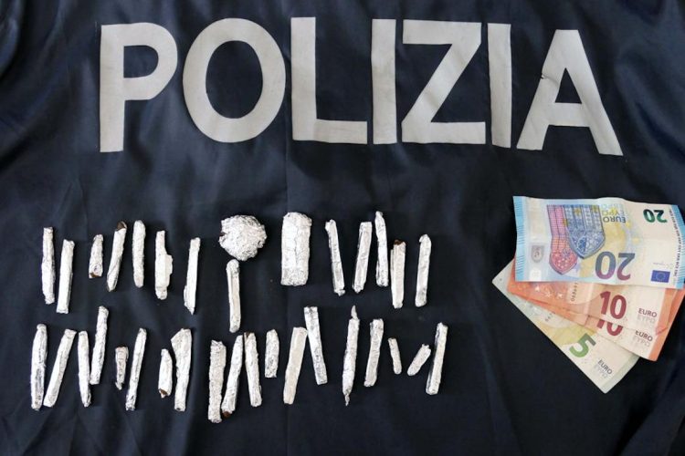 Piazza Manin a Vittoria, arrestati due spacciatori