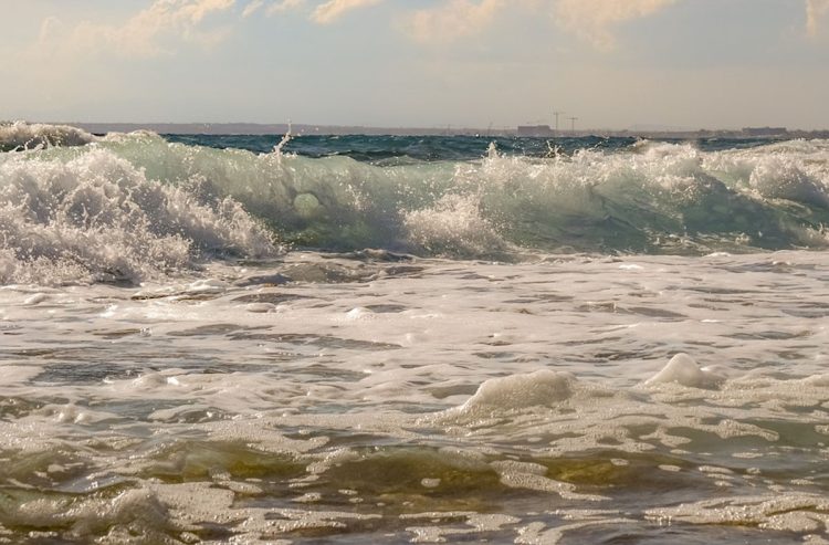 Giovane annega a Marina di Ragusa: due salvi
