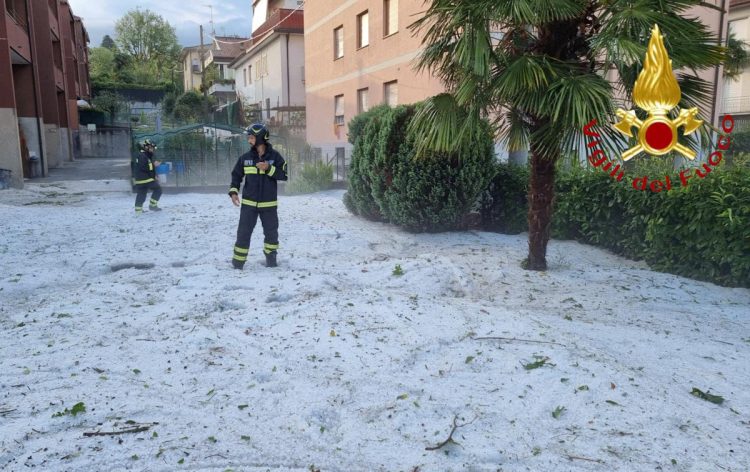Maltempo, nubifragio nel Comasco: fortissimi temporali e grandine