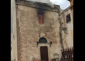 Incendio Palermo: brucia convento di Santa Maria del Gesù VIDEO