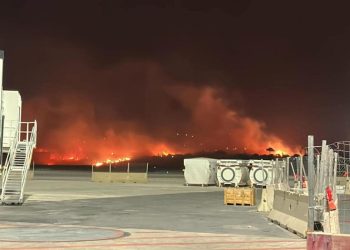 Caos aeroporti, incendio a Palermo dopo aeroporto Catania: occhio del ciclone torna in Sicilia
