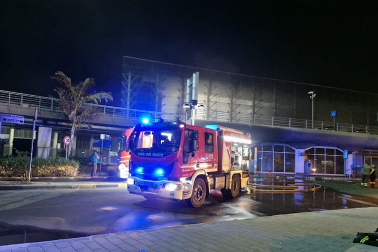 Incendio nell'aeroporto Fontanarossa di Catania spento dai pompieri