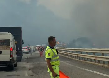 La Sicilia in fiamme: chiusa autostrada Palermo Catania