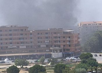 Incendio a Modica: a fuoco deposito di cartoni