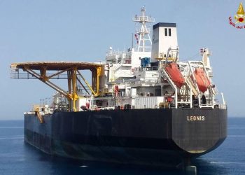Incendio nella nave Leonis nel mare di Pozzallo