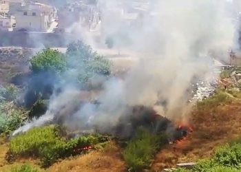 Vasto incendio a Vittoria: brucia la Valle dell'Ippari