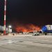 Notte di incendi a Palermo. Case minacciate da roghi, riapre l’aeroporto