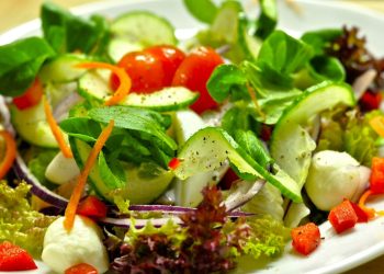 Insalata e calorie: una scelta salutare per il tuo benessere