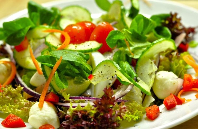 Insalata e calorie: una scelta salutare per il tuo benessere