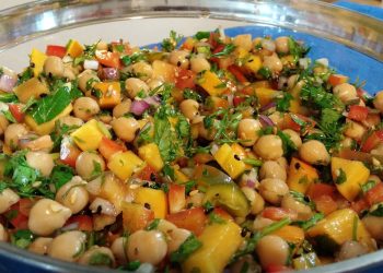 Insalata con ceci: una deliziosa esplosione di sapori e nutrienti