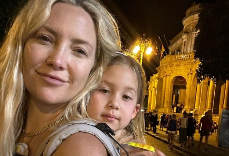 Kate Hudson in vacanza in Sicilia, con la famiglia a Noto, Ortigia e Marzamemi: ha origini siciliane