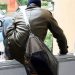 Furto in casa a Vittoria, preso il ladro: nello zaino aveva gioielli e soldi