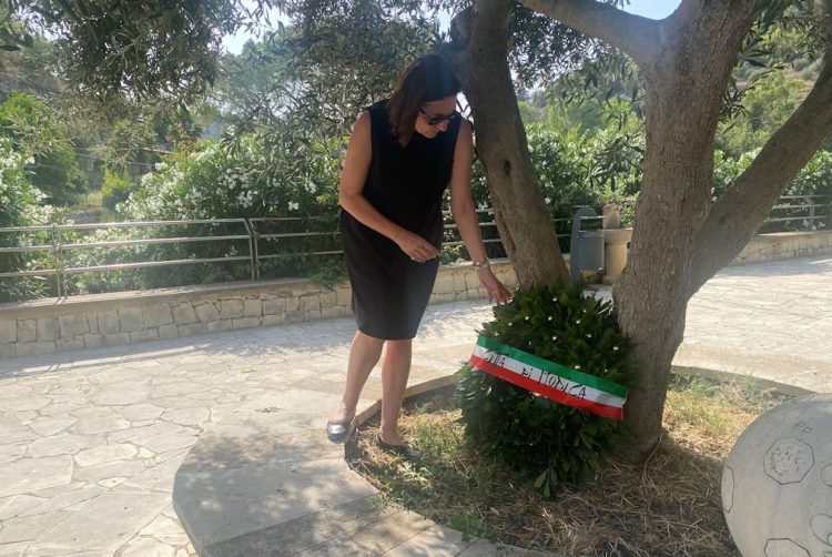 Modica, una corona d'alloro per Paolo Borsellino