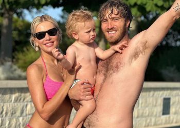 Paolo Ciavarro e Clizia Incorvaia in vacanza a Modica