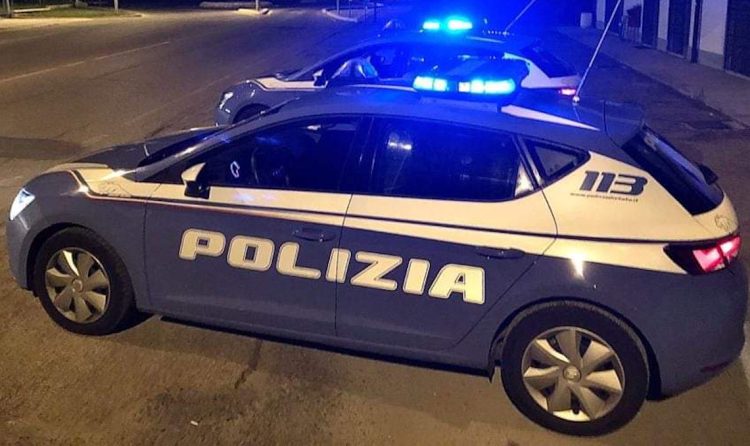 Marina di Ragusa, trovata refurtiva a casa di due stranieri: si cercano proprietari di Iphone, tablet e biciclette