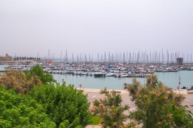 Marina di Ragusa: vogliono estromettere i locali