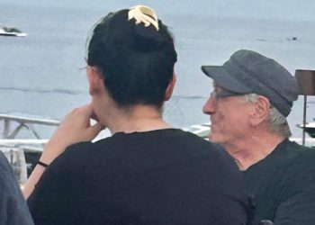 Robert De Niro in vacanza in Sicilia: cena a Panarea