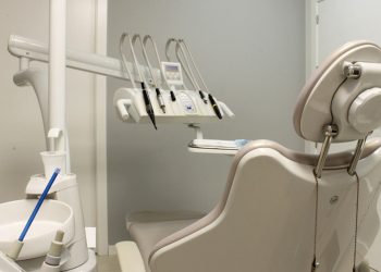 Muore a 45 anni dopo intervento ai denti, la moglie: non riesco a credere che sia morto