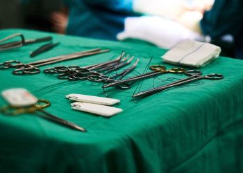 Tiroide, tiroidectomia totale o parziale: come si vive dopo?