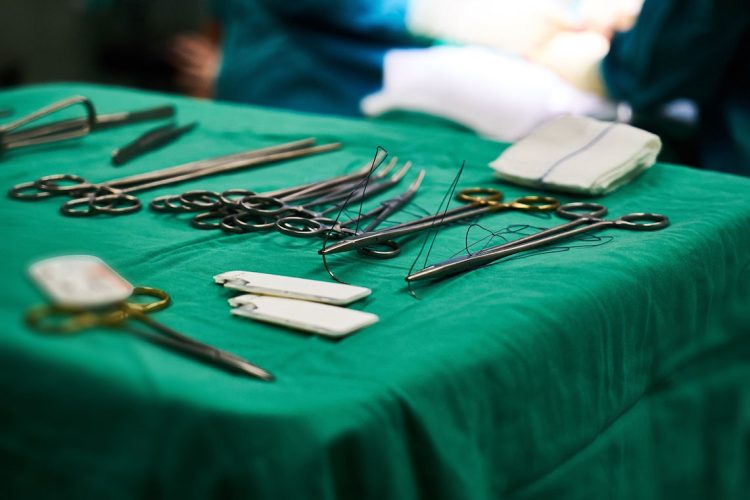 Tiroide, tiroidectomia totale o parziale: come si vive dopo?