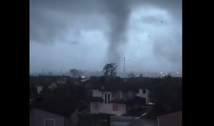Tornado a Cernusco sul Naviglio, il video impressionante