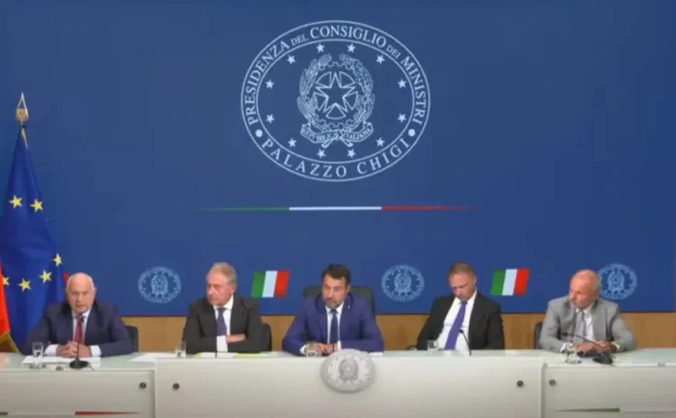 Nuove norme su taxi e caro-voli, arriva tassa su extraprofitti banche