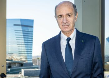 Passera “La tassa sulle banche va cambiata”