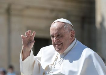 Papa “Dolore e vergogna per un nuovo tragico naufragio di migranti”