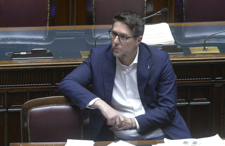 Migranti, Molteni “Fondamentale il dialogo con i sindaci”