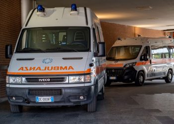 A Torino bimba cade dal quinto piano, presa al volo da un passante