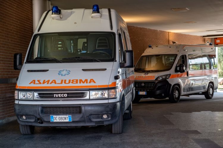 A Torino bimba cade dal quinto piano, presa al volo da un passante