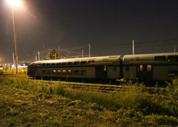 Treno travolge operai nel torinese, 5 morti